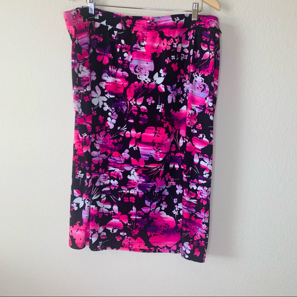 Cj Banks Skirt Size 3x. Black Red Purple . Floral Skirt